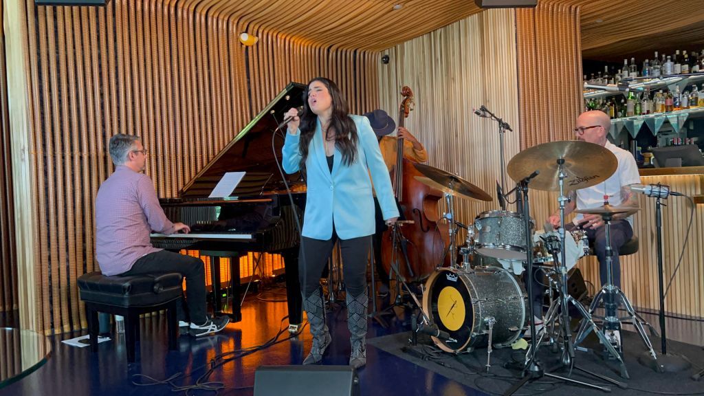 Video Premiere: Jesse Palter’s ‘Hold My Hand’ bit.ly/3W2uDps