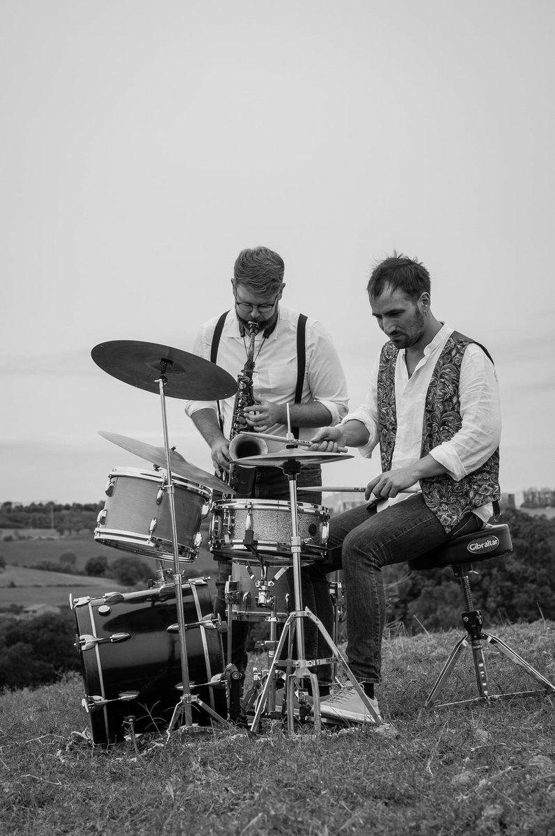JSans_ft_JWtrio's tweet photo. 💥 Aquest cap de setmana... 
TRIPLE CITA!!!

- DIVENDRES 16/XII
Sant Adrià de Besòs
18h | Plaça de la Vila
#JazzinDisneyClassics

- DISSABTE 17/XII
Pals
12h | Mercat de Nadal
#NadalesEnSwing

- DISSABTE 17/XII
Pineda de Mar
20h | Auditori de Pineda de Mar
#NadalesEnSwing

SOM-HI! https://t.co/g9I13NRrFS