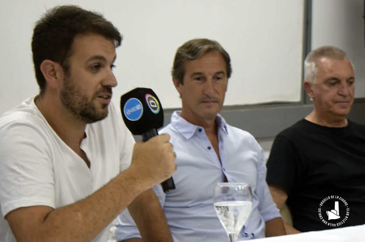 CAVSCoficial's tweet image. #Institucional: En la tarde de ayer fue presentado oficialmente Leandro Martini como nuevo entrenador de #VSC. El histórico jugador del club brindó una conferencia de prensa con los medios presentes.