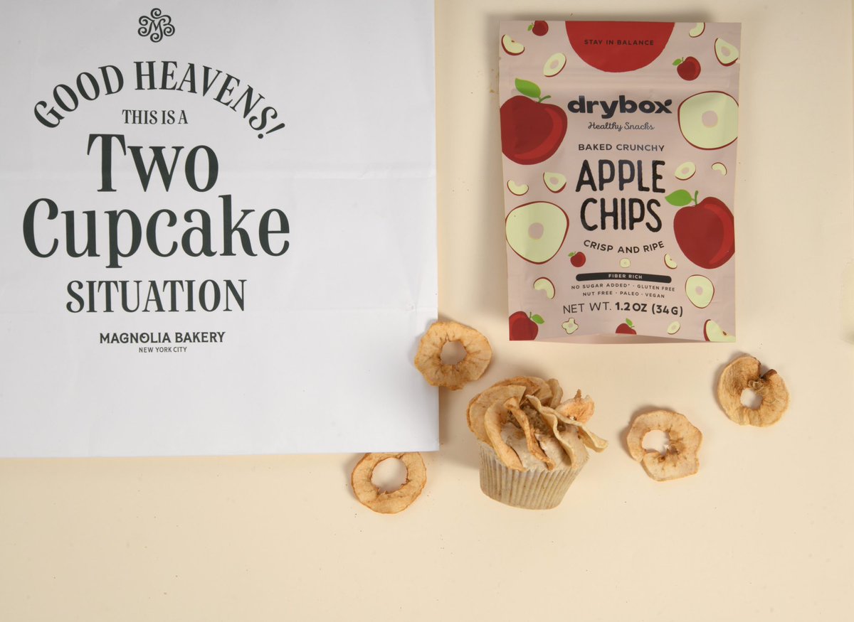 TasteDryBox's tweet photo. Today is National #CupCakeDay! We are celebrating this day by adding a touch of #drybox apple chips onto our favorite @magnoliabakery cupcakes 😋 🤍🧁yummm https://t.co/vmnXEDuu5t