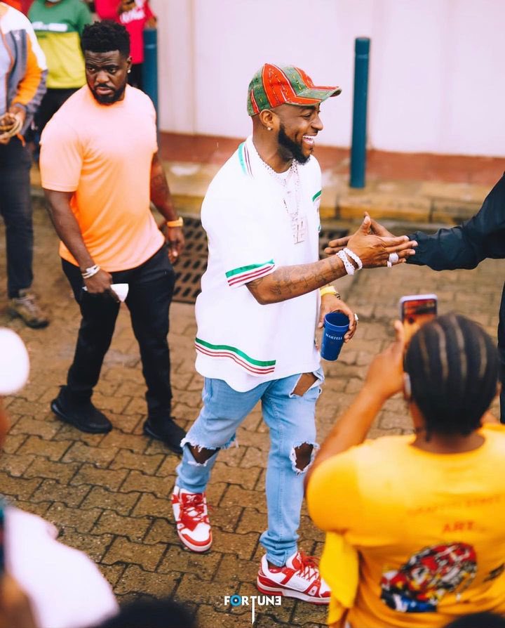 Entdaily001's tweet photo. The world can’t wait to see OBO smile again 😈

Davido will perform at the World Cup closing ceremony in Qatar this Sunday December 18th 🇶🇦🎤⚽️

#davido #WorldCup #davido EFCC JUST DEY #music #afrobets https://t.co/NfYupYfnCd