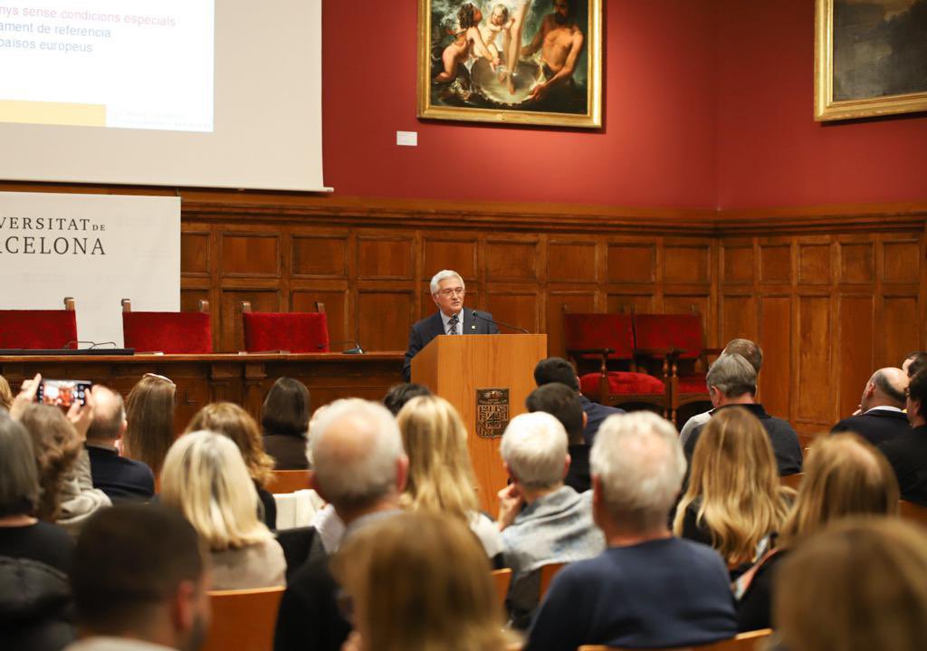 Universitat de Barcelona (@unibarcelona) on Twitter photo #PremisUB | El Premi Antoni Caparrós als millors projectes de transferència de coneixement ha reconegut:
💊 Josep M. Suñé (<a href="/Farmacia_UB/">Facultat de Farmàcia i Ciències de l'Alimentació</a>) per un medicament genèric d’ús veterinari
💻 <a href="/SeguiSanti/">Santi Seguí</a> (<a href="/MatesInfoUB/">Facultat de Matemàtiques i Informàtica UB</a>) per un sistema d’#AI per detectar patologies del tracte intestinal #PremisUB | El Premi Antoni Caparrós als millors projectes de transferència de coneixement ha reconegut:
💊 Josep M. Suñé (<a href="/Farmacia_UB/">Facultat de Farmàcia i Ciències de l'Alimentació</a>) per un medicament genèric d’ús veterinari
💻 <a href="/SeguiSanti/">Santi Seguí</a> (<a href="/MatesInfoUB/">Facultat de Matemàtiques i Informàtica UB</a>) per un sistema d’#AI per detectar patologies del tracte intestinal