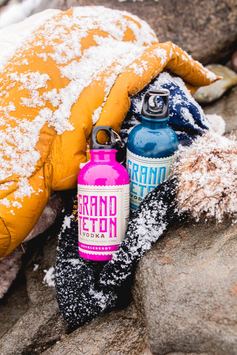 Looking for a last minute stocking stuffer for the vodka hiking enthusiast in your life? We've got you covered!

#vodka #huckleberry #hiking #nature #mountains #adventure #travel #hikingadventures #outdoors #trekking #explore #getoutside #winter #tetondistillery #drinkresponsibly