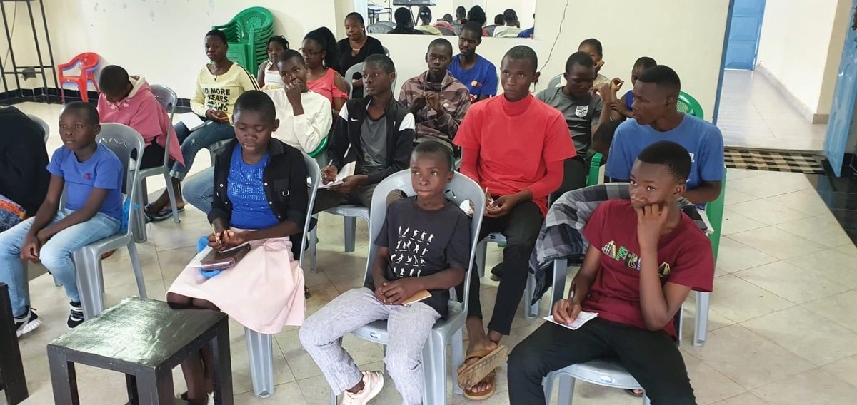 _BeLightCandles's tweet photo. Be Light Candle RE is partnered with Ripple Effects Kenya to offer outreach services for the next generation. We are teaching them to be a young leader and encouraging them to set the example in speech, conduct, love, faith, and purity. https://t.co/H014NgUyPZ
