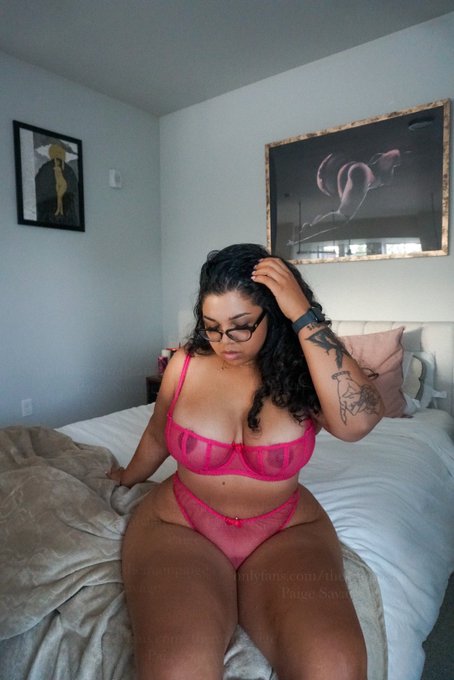 on the lunch menu: brunette with big tits, hips, &amp; thighs for days https://t.co/eHW49UjvZU