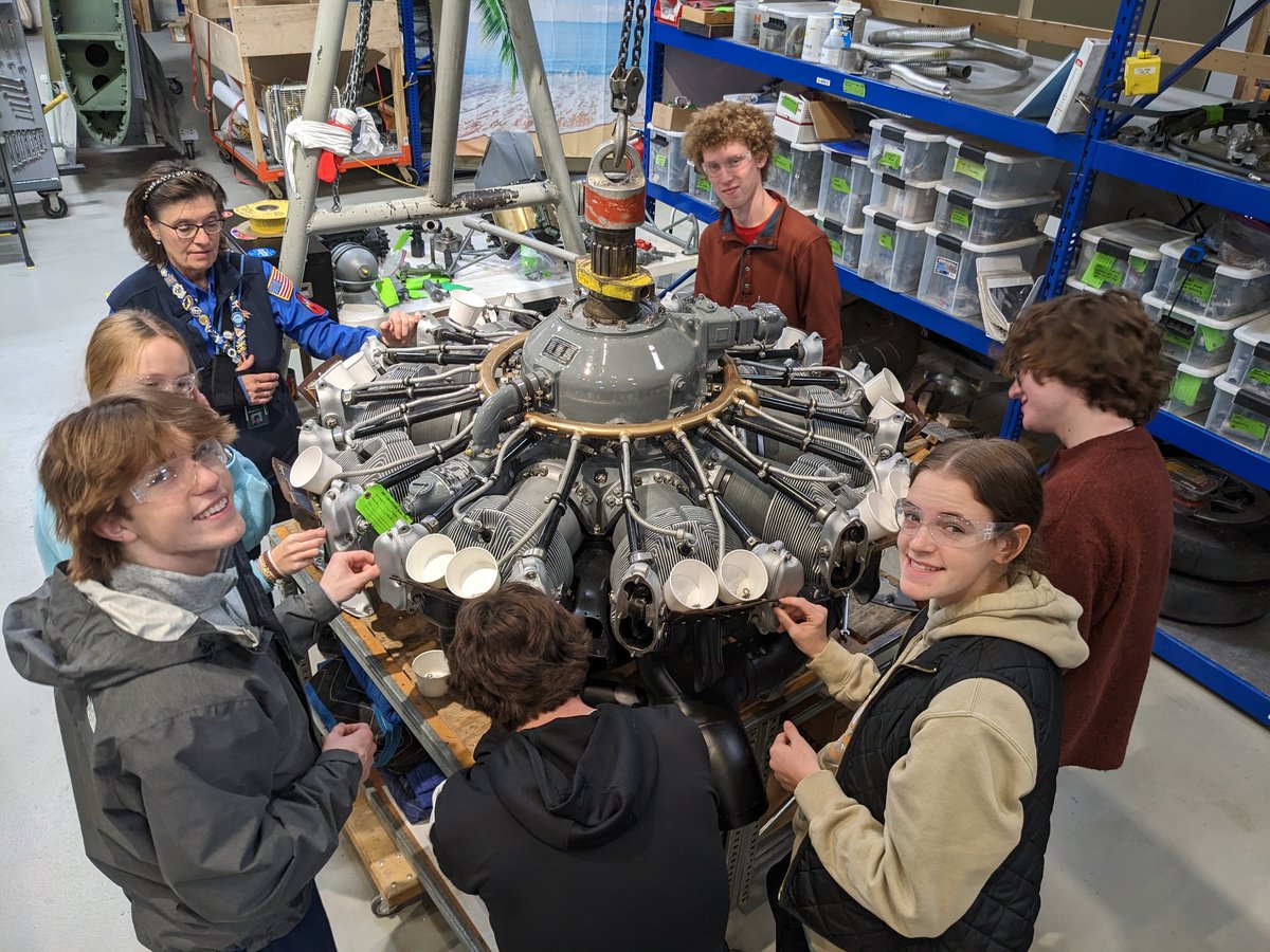 MLM42094's tweet image. More adventures with #IBScience students at the @Air_Zoo today!