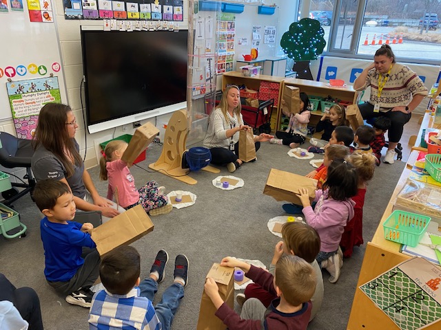 aacostaliendo's tweet photo. STEM is always exciting at the ELC! Thank you Ms. Damiano for teaching us how to guess what can fly in the fun wind tunnel @BarringtonELC #STEM220 @WeBelong220 https://t.co/YBIBzqGgTr