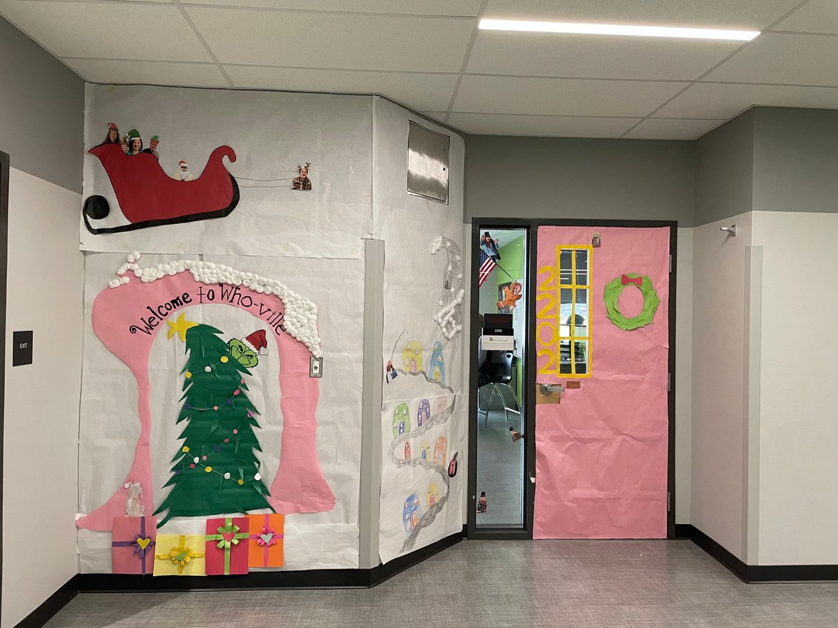 erms_DCSD's tweet image. The competition is fierce at Eversole! The Holiday Door Decorating contest brought out our creatively competitive sides and our SOAR classes outdid themselves!! #soarERMSeagles