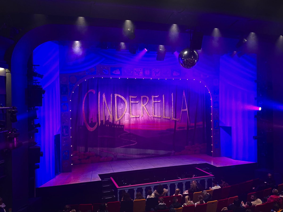 David Sebag (he/him) 🇺🇦💙 (@montefiored) on Twitter photo It’s not Christmas without a cracking pantomime! <a href="/OxfordPlayhouse/">Oxford Playhouse</a> to see <a href="/pipcarson/">Philippa Carson</a> from <a href="/justheseplease/">Just These Please Comedy</a> play Buttons in Cinderella!🎄❄️🍾❄️ It’s not Christmas without a cracking pantomime! <a href="/OxfordPlayhouse/">Oxford Playhouse</a> to see <a href="/pipcarson/">Philippa Carson</a> from <a href="/justheseplease/">Just These Please Comedy</a> play Buttons in Cinderella!🎄❄️🍾❄️
