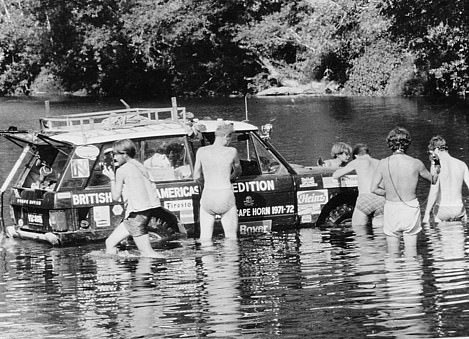 LandRoverFanClb's tweet photo. Nel 1972 la #RangeRover fu il primo veicolo ad attraversare le Americhe dopo aver compiuto un estenuante viaggio lungo 30.000 km, impiegando 99 giorni per coprire i 400 km del Darien Gap, una fitta foresta e paludi che impedivano l'accesso via strada tra il nord e il sud America. https://t.co/TLsS37Oztw
