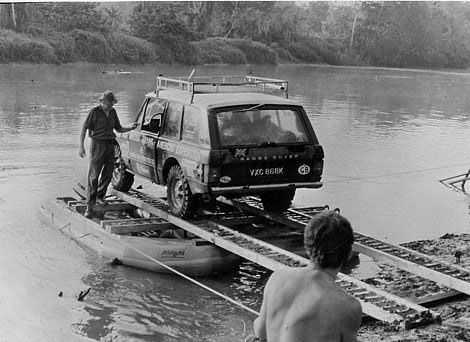 LandRoverFanClb's tweet photo. Nel 1972 la #RangeRover fu il primo veicolo ad attraversare le Americhe dopo aver compiuto un estenuante viaggio lungo 30.000 km, impiegando 99 giorni per coprire i 400 km del Darien Gap, una fitta foresta e paludi che impedivano l'accesso via strada tra il nord e il sud America. https://t.co/TLsS37Oztw