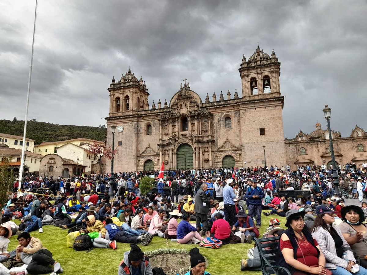 ¡De espaldas a la gente!

Ahora el Congreso de la República se burla del país y  alargará el debate de nuevas elecciones, ampliando la legislatura hasta febrero, lo cual anula posibilidad de aprobarla en dos legislaturas. Mientras la población se moviliza en distintas regiones.