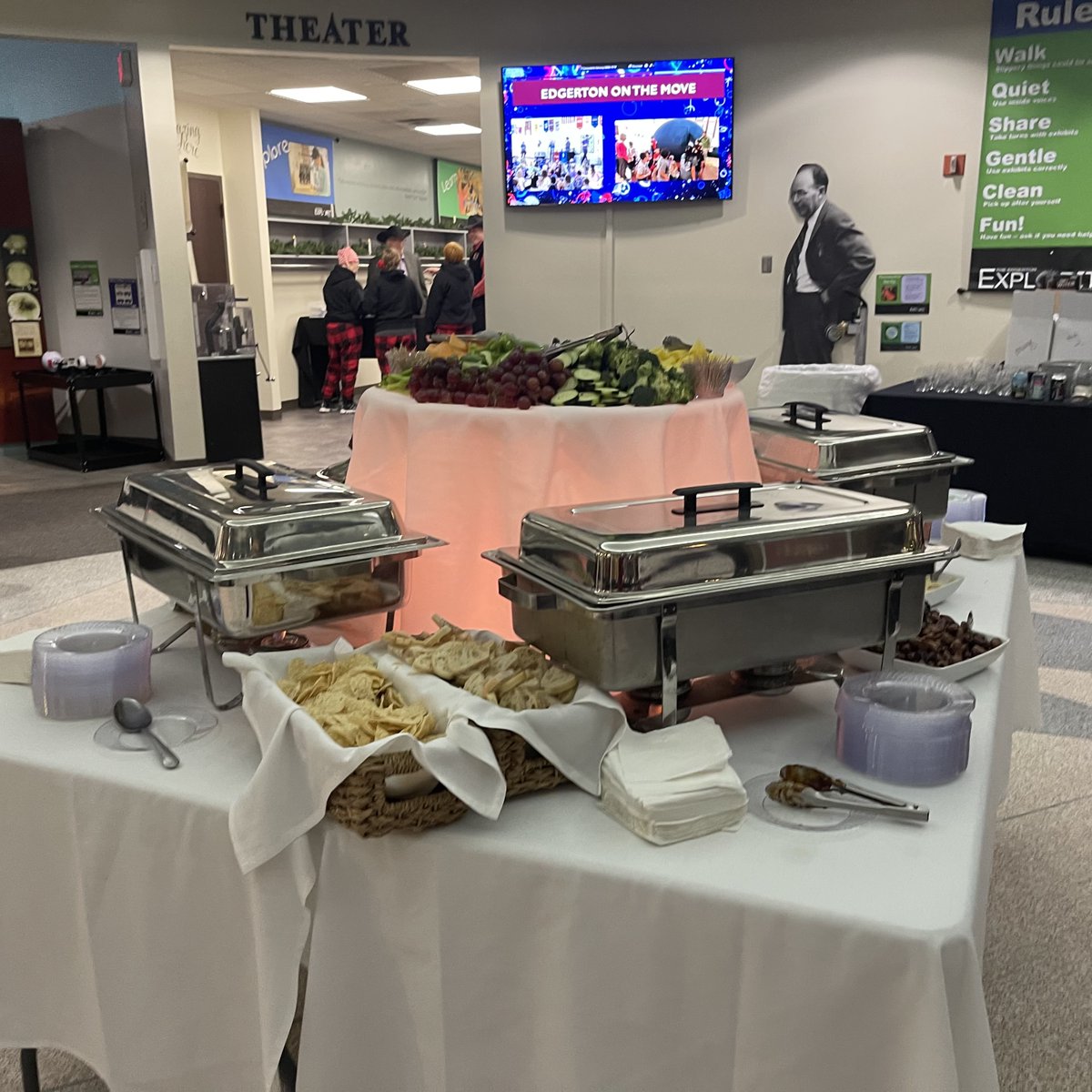 This past weekend we got to serve at the annual Edgerton Fundraiser! Check out our hors d’oeuvres 🤩 what’s your favorite? ⬇️
#wecreatemomentsthatmatter #theleadershipcenter #meetingspace #catering #lodging #leadershipprograms #eventplanning