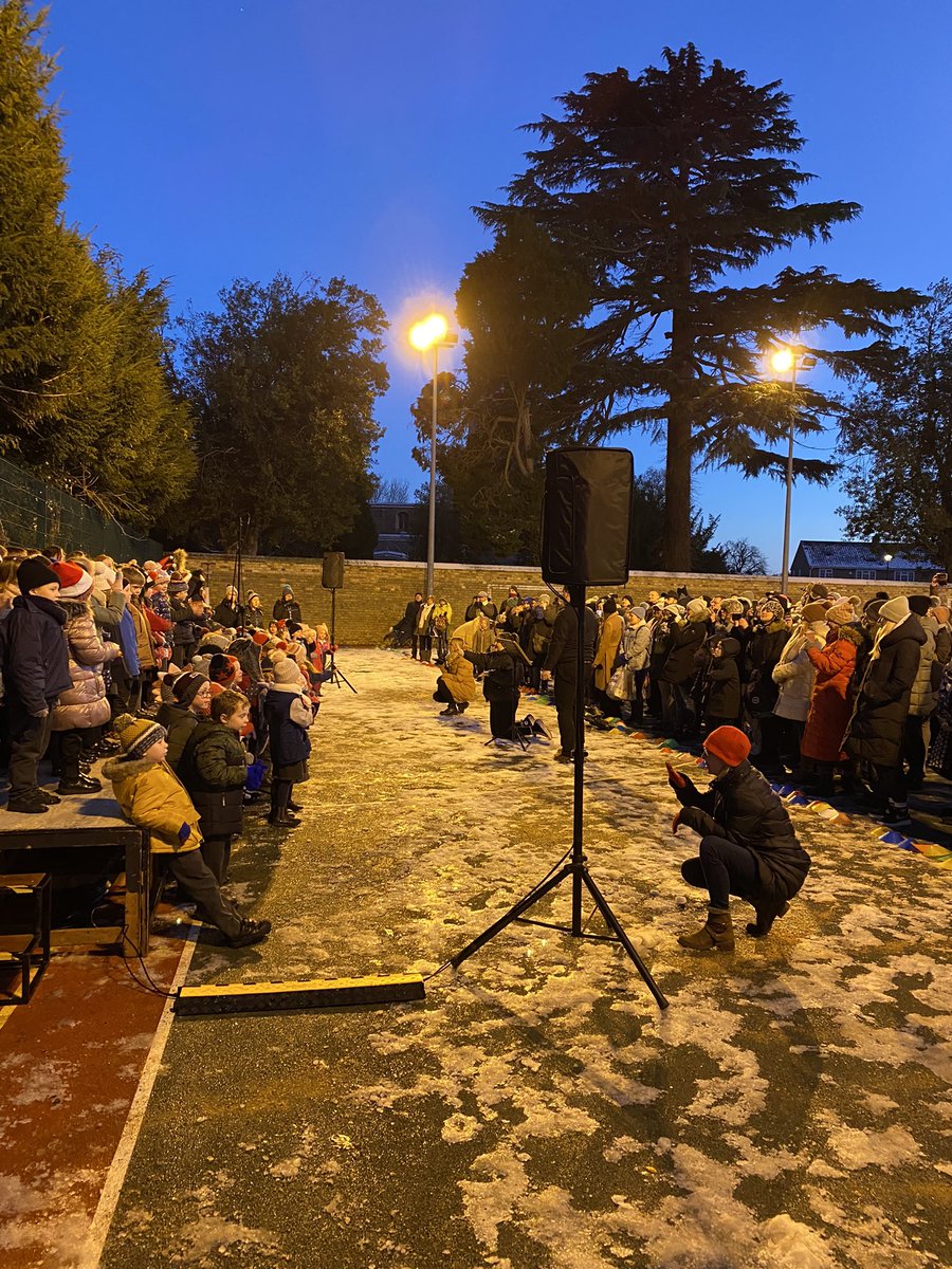 GCA_learning's tweet photo. Wow! What an amazing Carols on the Courts event. Our KS1 children and choir sang beautifully and have left us all very much in the Christmas spirit. Thank you to all of the staff who worked their socks off to put tonight on. @PrimaryMusic4al @PTA_GCA #GCAmusic #GCAcommunity https://t.co/naBujjMWMy