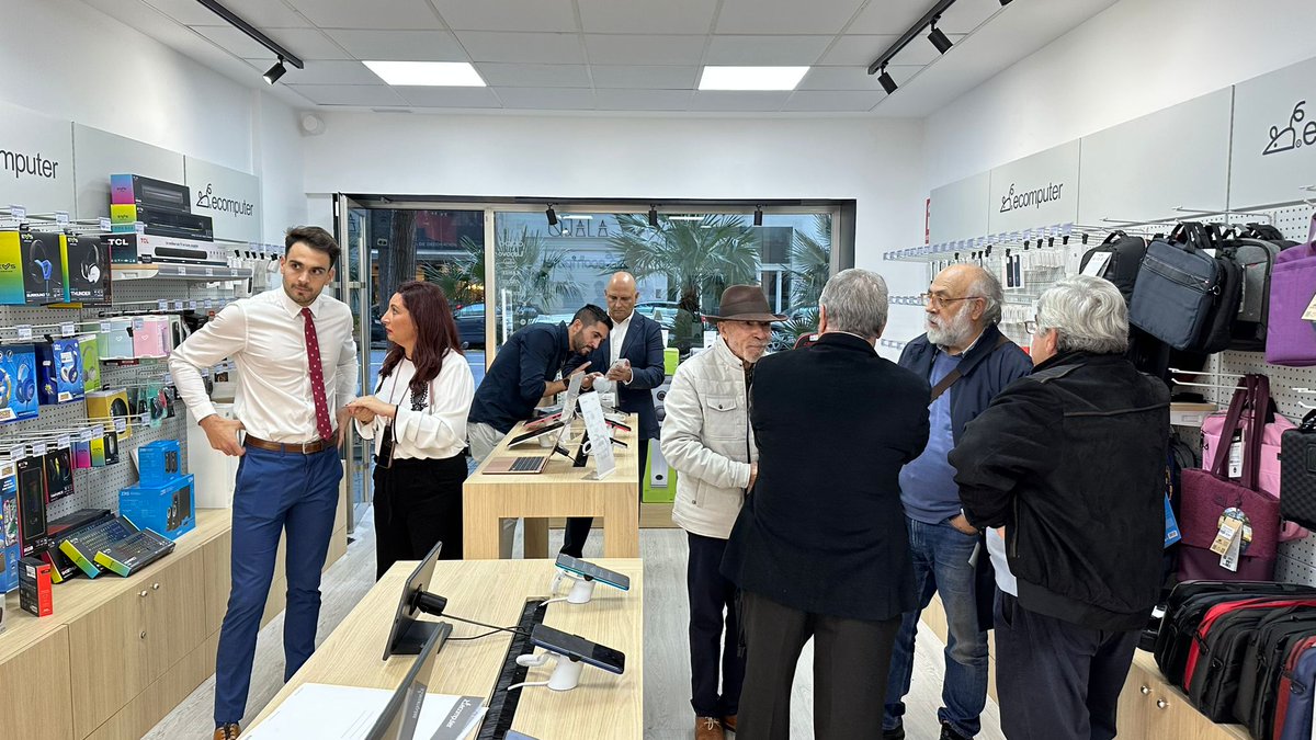 Ecomputer_'s tweet photo. Tenemos una gran noticia que contaros… ¡Abrimos tienda en #Cádiz!🎊🥳

Os dejamos algunos de los momentos que se están viviendo durante la inauguración.

Toda la información en nuestro post del blog. 👉https://t.co/fff9eQm5Oq

#tiendasecomputer #ecomputercadiz #computeros https://t.co/3V8xQ3IoH1