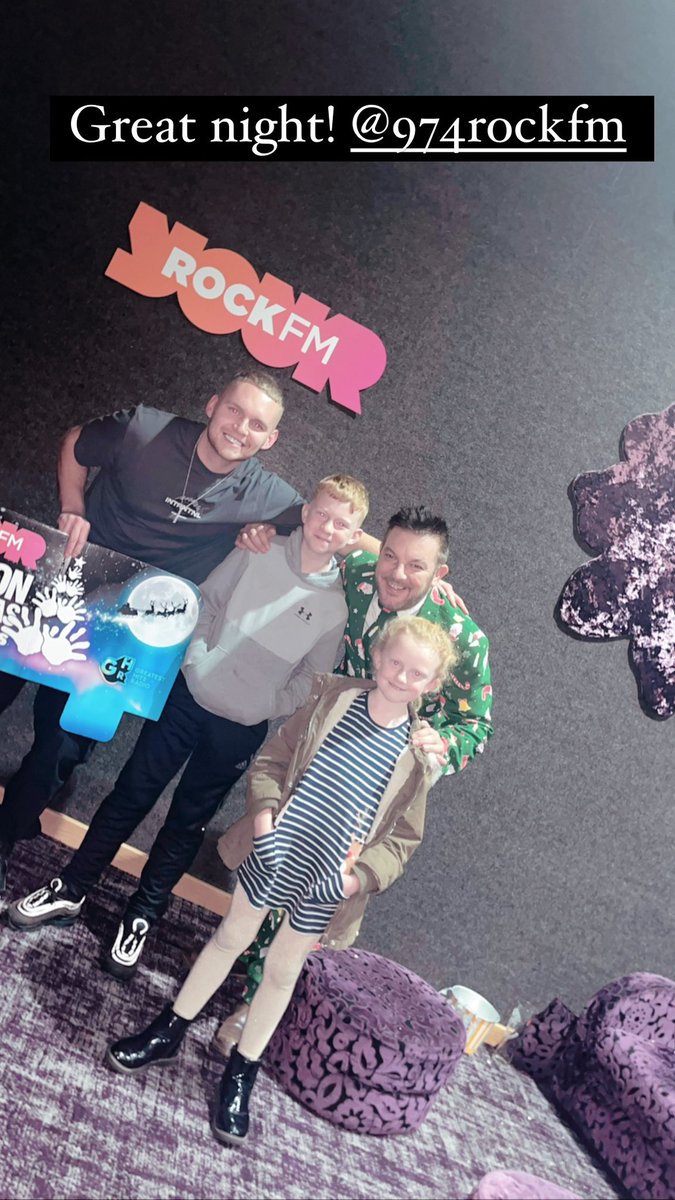 lauraflaherty86's tweet photo. Great night watching elf and raising money for @cashforkids @974RockFM https://t.co/6OkVzOBZqY