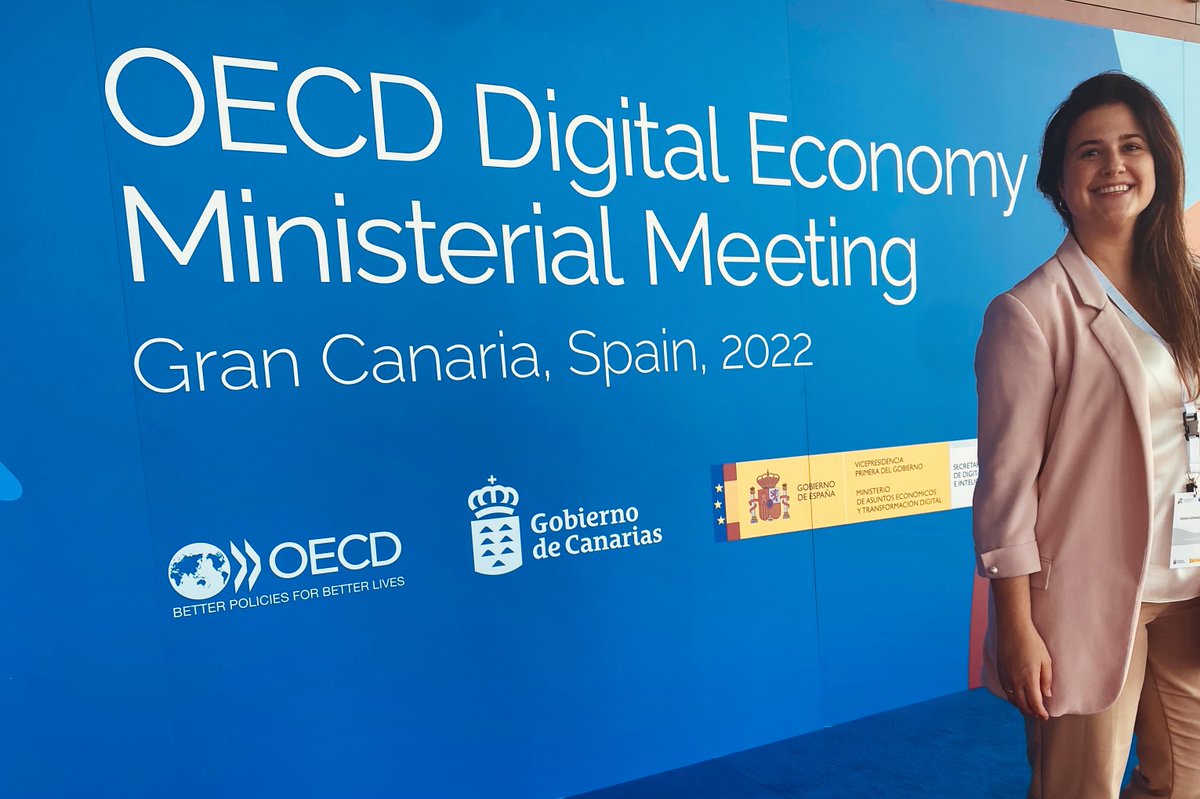 SabyHdz's tweet photo. Increíble oportunidad para nuestras islas escuchar de primera mano a grandes profesionales internacionales como @carmeartigas hablar del sector digital. Mucho trabajo hecho y mucho camino por recorrer en #Canarias. #OCDEdigital #OECDigital @SEDIAgob @OECDinnovation @EcoGobCan https://t.co/0wF044xAR2