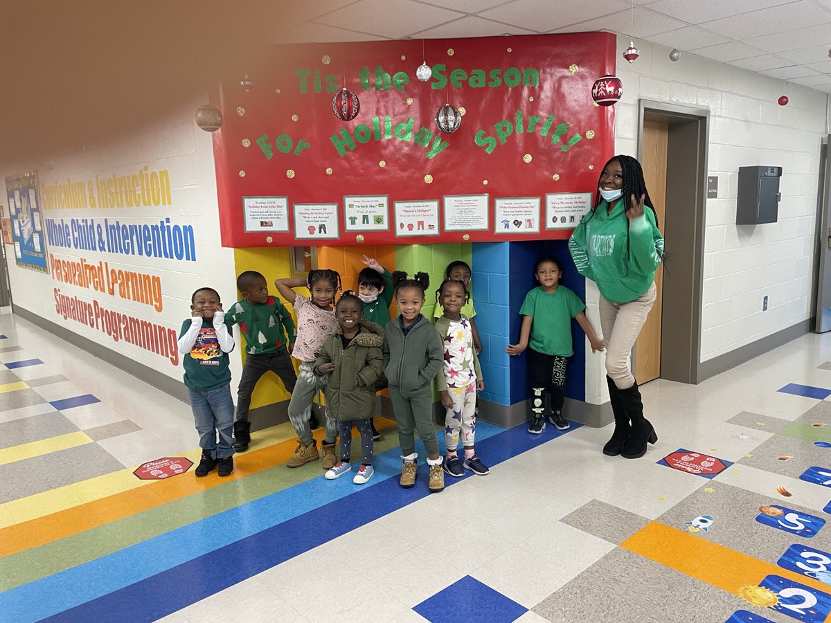 APSTamayaJones's tweet photo. #HutchinsonHoliday

dump of the week so far ( Pre-K Edition 🔤 )
💚 Monday - Grinch Day 💚
🎅🏾 Tuesday - Santa’s Helper Day 🎅🏾
🤎 Wednesday - Reindeer Day 🤎
💤 Thursday - Pajama Jam Day 💤

@APSHutchinson @ShaleeceLong @MJStJoy @aps_OEL @bridget92070 https://t.co/FEYCJSfSaC