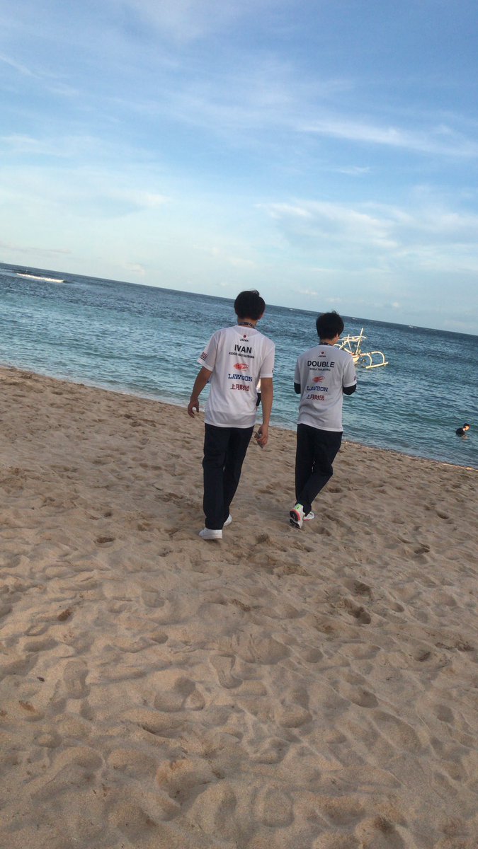 Allessa_26's tweet photo. I’m really sorry for taking pic without permission but that’s what my head LO told me >.< https://t.co/A9wAzGC3qf
