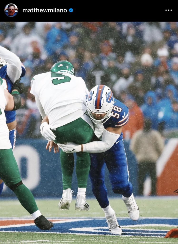 BillsMafiaBabes's tweet photo. #ProBowlVote + Matt Milano 🍪 https://t.co/zHqMw1uhEF