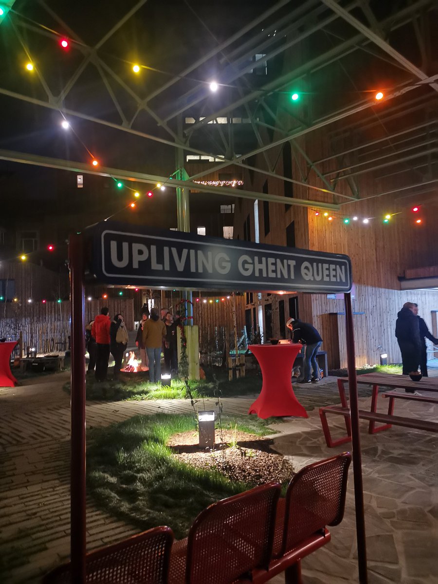 ElenaBalachov's tweet photo. Schitterend inbreidingsproject van Upgrade Estate met zicht op de Lovelingtoren en vlakbij Gent-Sint-Pieters. Waar vroeger één gezin woonde boven de fietsenwinkel is er nu plaats voor 28 appartementen en 3 huizen. Met de nieuwste normen. Wie kan daar nu tegen zijn? #meervandat https://t.co/bB4IZMmmIg