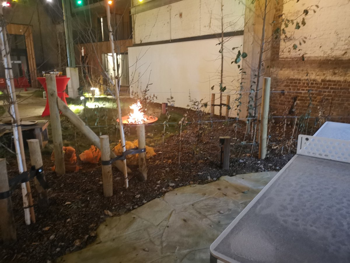 ElenaBalachov's tweet photo. Schitterend inbreidingsproject van Upgrade Estate met zicht op de Lovelingtoren en vlakbij Gent-Sint-Pieters. Waar vroeger één gezin woonde boven de fietsenwinkel is er nu plaats voor 28 appartementen en 3 huizen. Met de nieuwste normen. Wie kan daar nu tegen zijn? #meervandat https://t.co/bB4IZMmmIg