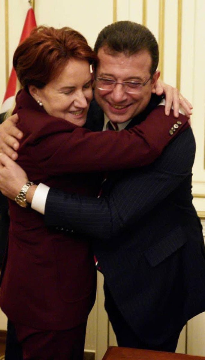 ❗️Belediye Başkanlığı devam ediyor.
❗️Seçimlerde milletvekili ve cumhurbaşkanı adayı olabiliyor.
❗️Hakkında kesinleşmiş bir karar yok.
❗️Çok MUTLU bir mağdur!
❗️Hiçbir başarı hikayesi olmadan fırsattan istifade genel başkanına ve altılı masaya aklınca çalım atmaya çalışan uyanık.