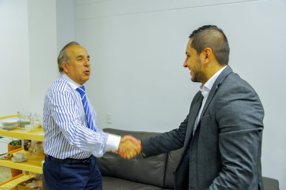 RodrigoHAl's tweet photo. Agradezco al Senador @estebanquincar por su disposición y compromiso con nuestra Ciudad, al facilitar este encuentro con el @MinistroReyes que posibilitó llegar a acuerdos y levantar el Paro de transportadores. Gracias Senador por seguir creyendo en la transformación de Rionegro. https://t.co/4ISCYbYooh