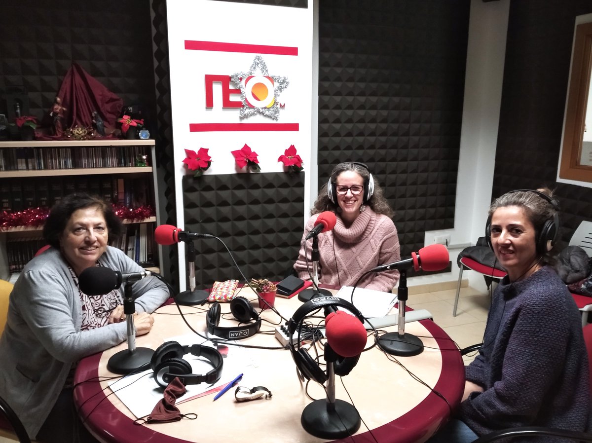 Tamara Velasco, formadora medioambiental y Virginia Navarro, arquitecta, abrieron la puerta de Los patios de recreo de los centros para mostrarnos cómo aprovechar todas las posibilidades que ofrecen para el alumnado y profesorado: go.ivoox.com/rf/99864360