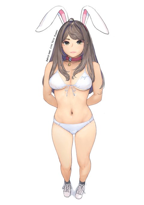 インスタにアップできるようにビキニブラを着けてもらったうさぎ真悠さん。 