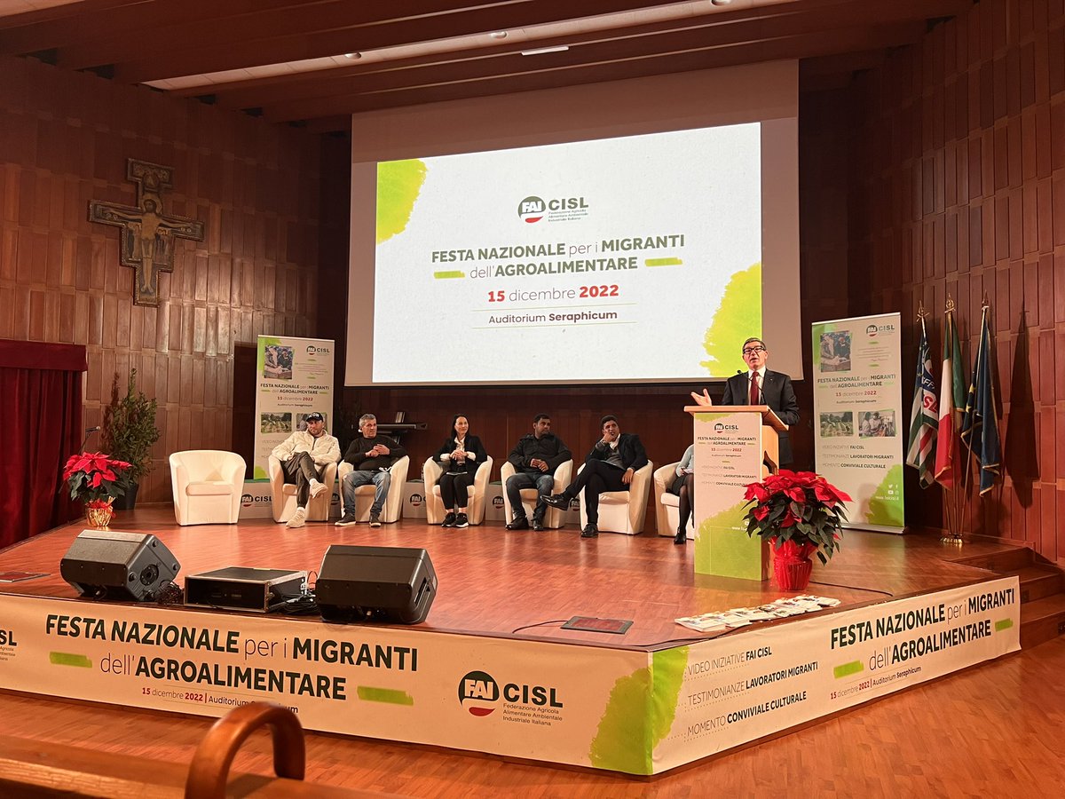 DieudonneAfana's tweet photo. La condizione giuridica (irregolarità del soggiorno)dei migranti in Italia ha come conseguenza diretta l’illegalità nella filiera produttiva agricola. Di questo ne dipende molto la Sicurezza sul Lavoro. @fai_cisl @OnofrioRota @Mohamed__Saady @adaptland #MigrantsWorkers #Security https://t.co/M0kHgkXtlu