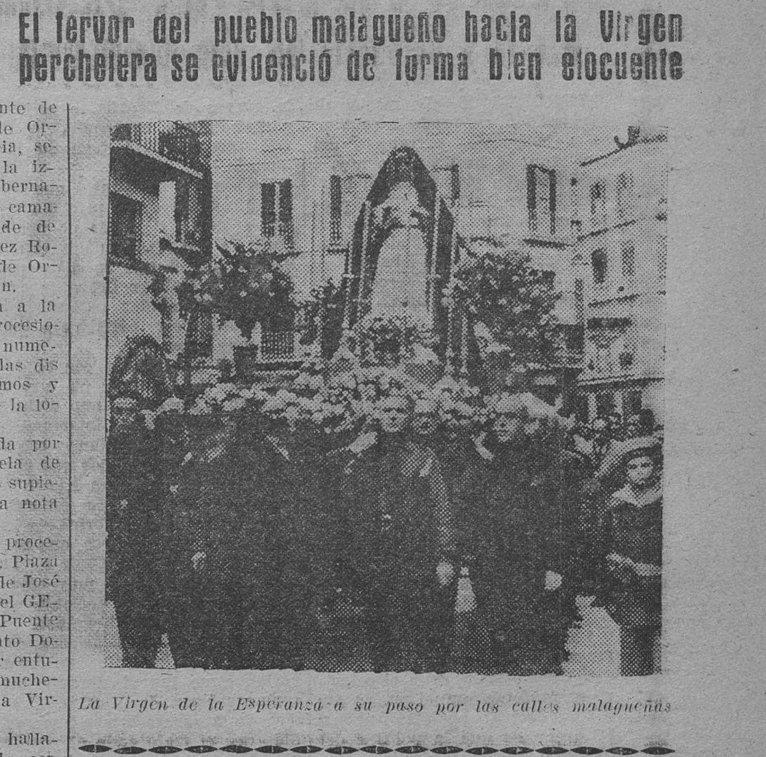GuillermoGonzl5's tweet photo. En aquel momento, todo el patrimonio procesionista que conservaba la Archicofradía se limitaba a la Santísima Virgen y su palio. Así pues, salió a la calle sobre la peana de la Virgen de los Servitas, con un halo de estrellas y cobijada bajo un humilde manto verde. https://t.co/ySTr49h5Ej