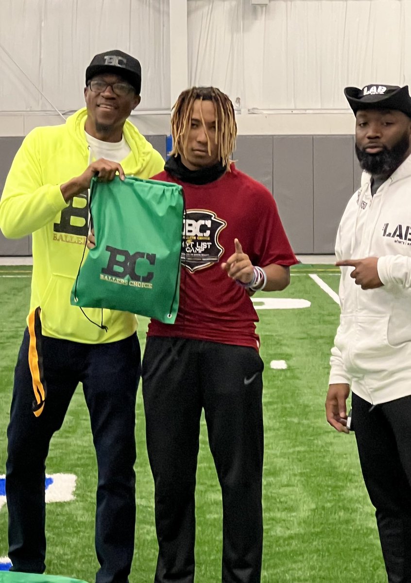 MannyGomez_23's tweet photo. Grateful to be voted the MVP DB at the @HOTLISTCAMPS camp 😤😤Thanks for the MVP gift 💪🏽@BALLERSCHOICE1 @georgiadeac10 Iron Sharpens Iron ⚔️ https://t.co/m3oK5kcCmB