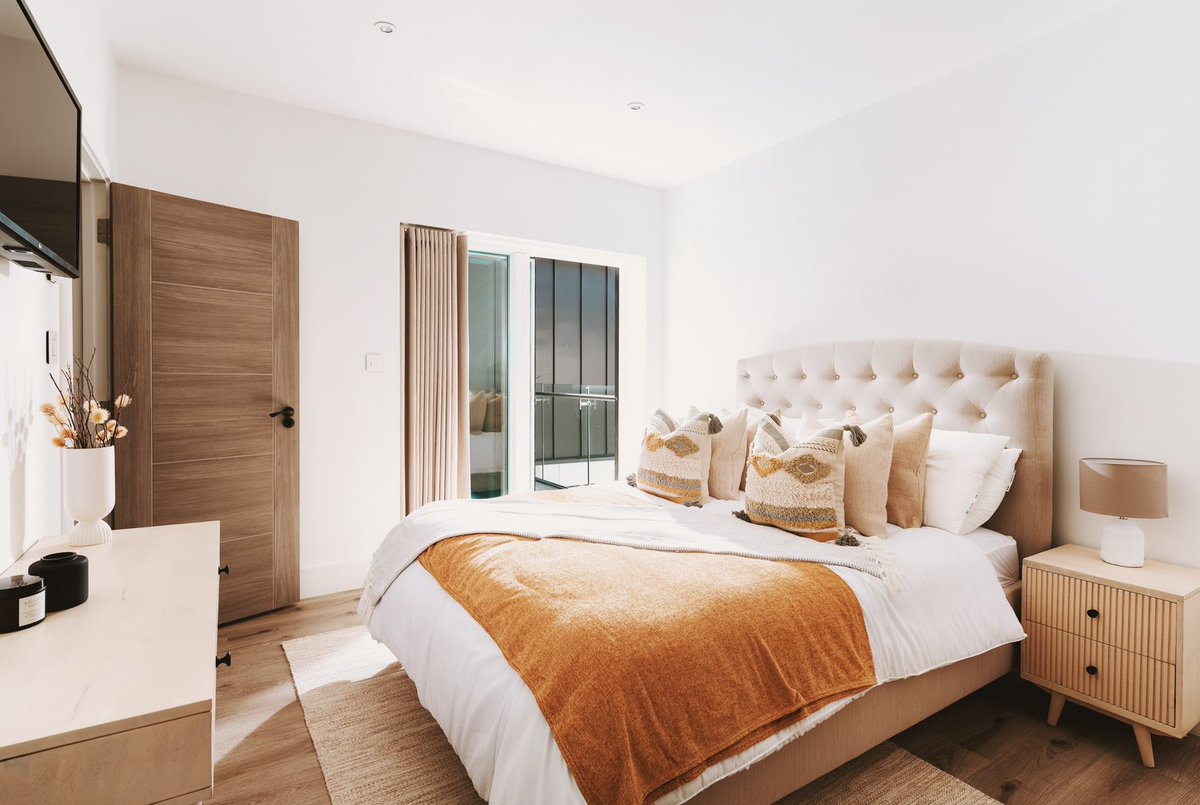 sccornwall's tweet photo. Imagine driving down to #Newquay and spending #Christmas &amp; #NewYear here! 😍
26 Cliff Edge is an absolutely stunning #penthouse apartment perched right above #Tolcarne #beach - with the unbeatable views to match! Whats more, it's 20% off!
Find it here: https://t.co/zuRuS8Ln4w https://t.co/5iWmzNiPrc