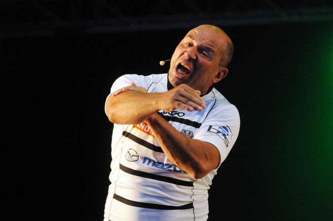 [Alerte info] Vincent Moscato donnera un spectacle à Malemort, salle Jean-Ferrat, le 10 février 2023.  Rentre-t-il encore dans son maillot du CAB ? (La photo date de 2012)