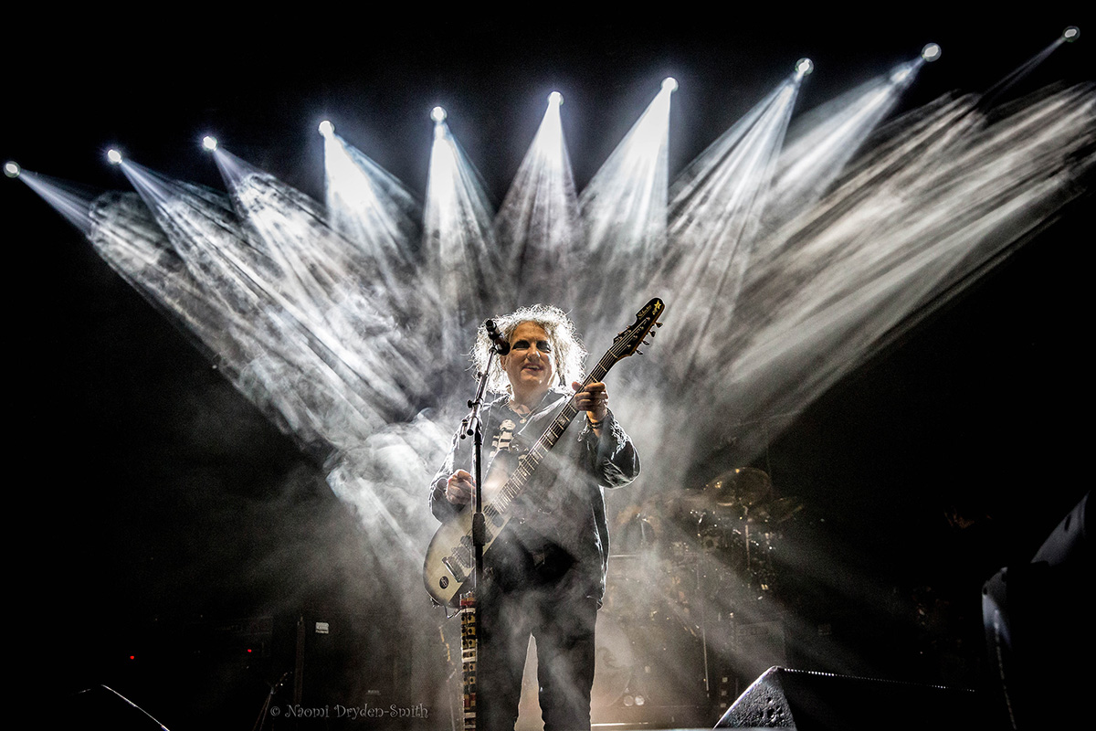 Four more @thecure shows under my belt, two of which I shot, and now a bit bereft. Luckily @nilsvdlinden of @louderthanwar has written this excellent summary of the epic trilogy of gigs they played at @OVOArena to help relive it all again #thecure #naomidrydensmith