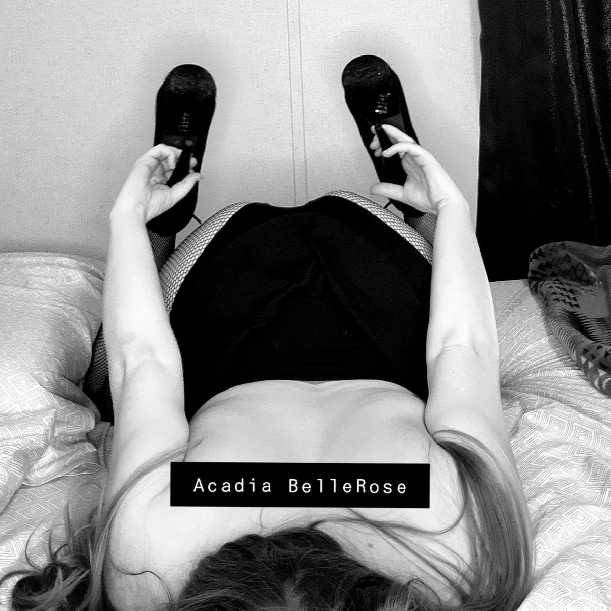 AcadiaBelleRose's tweet photo. @Nick_paj96 Feel free to check out my page and then my OF page if you like what you see 😘 I'll happily dominate you financially https://t.co/75aMI0GCuS