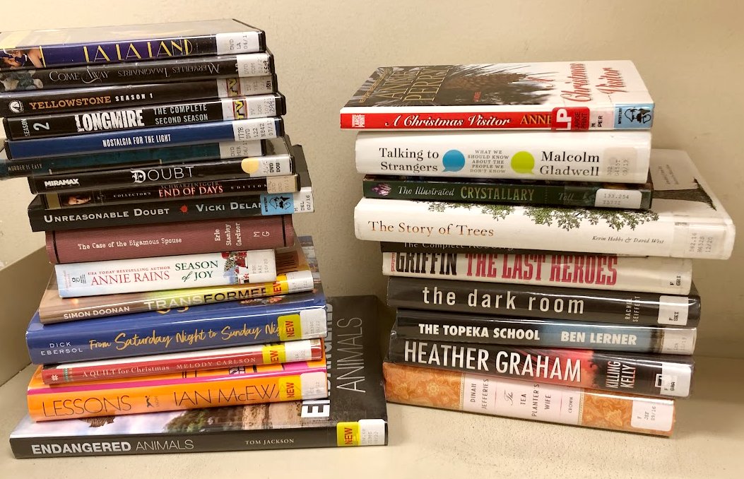 huronpl's tweet photo. See what our patrons are returning today in our book drop to get some ideas for your next checkout! Have you read or watched any of these recent returns? #BookDropLife https://t.co/tnhpc7wLy0