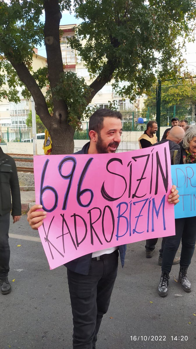 Zorba KHK sizin, Norm kadro bizim olsun <a href="/vedatbilgn/">Vedat Bilgin</a>
<a href="/RTErdogan/">Recep Tayyip Erdoğan</a>
<a href="/dbdevletbahceli/">Devlet Bahçeli</a>
<a href="/NureddinNebati/">Dr.Nureddin NEBATİ🇹🇷</a>
#562BinBelediyeciyeKadro