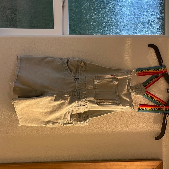 RetrosaurusRex's tweet photo. So good I had to share! Check out all the items I'm loving on @Poshmarkapp from @reloadedpurpose @aritheblondie #poshmark #fashion #style #shopmycloset #levis #express: https://t.co/YlJEoKrUDo https://t.co/M7oIBNP2SX