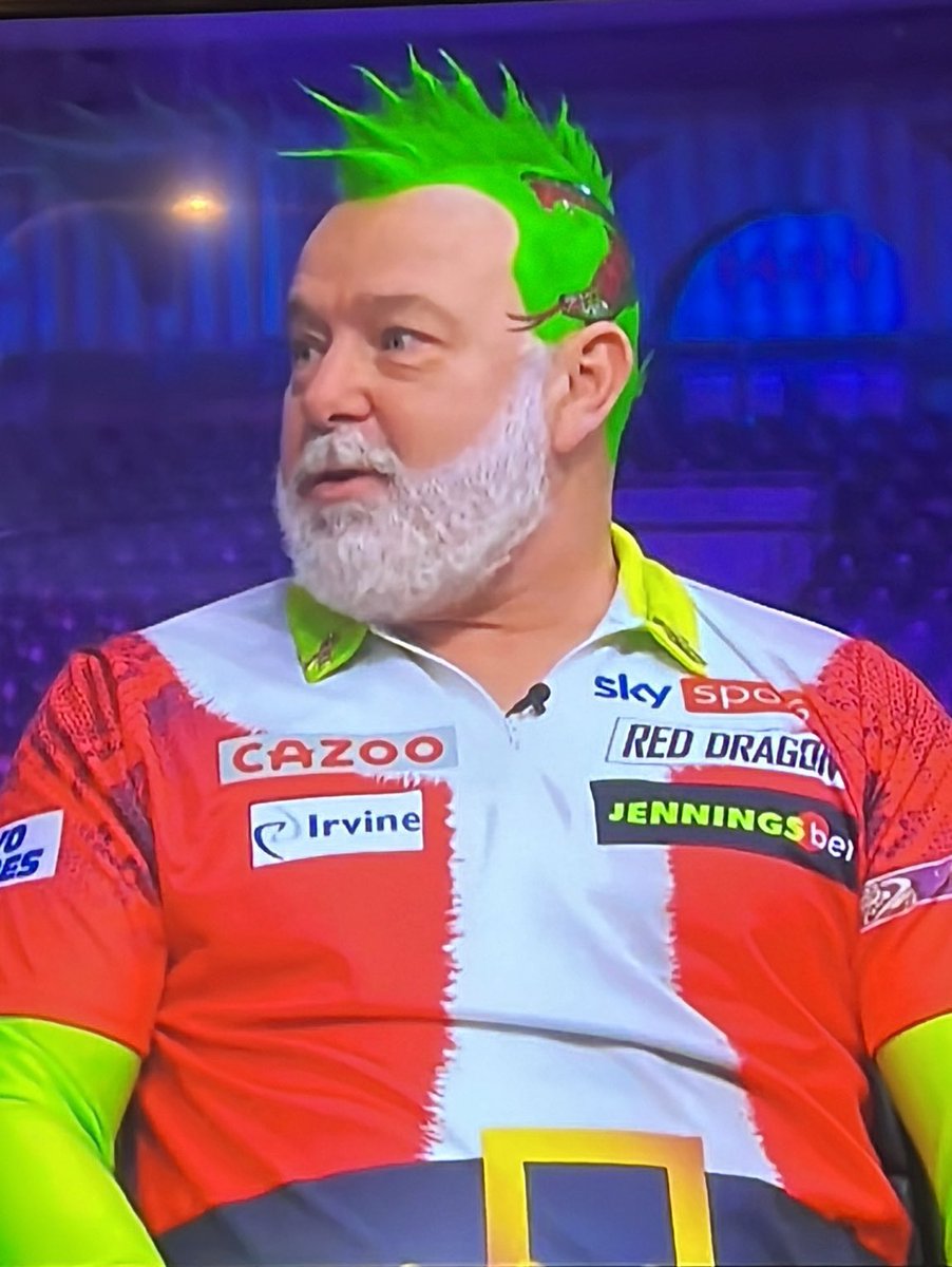 In what other sport does the reigning World Championship come dressed like this to defend his crown. 

What. A. Sport

#LoveTheDarts 🎯🎄