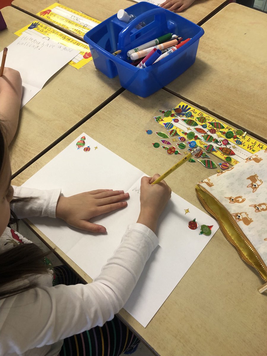 amavesedu's tweet photo. Our kindness advent activity is to make cards for a local nursing home ❤️ #joy @ChapelHillOCSB https://t.co/X5nZ3e5uQT