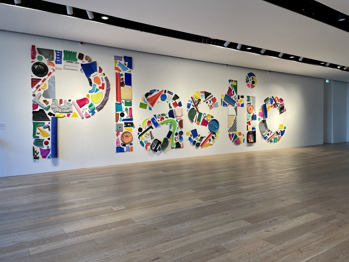 Really enjoyed Plastic: Remaking Our World <a href="/VADundee/">V&A Dundee</a> a comprehensive look at plastic as a material and its relationship with the natural environment. Did not know that ivory, shellac &amp; tortoise shell are ‘natural plastics’. 1/5