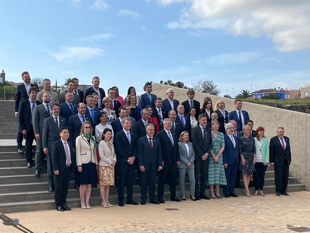 mothusiturner's tweet photo. Fantastic to be part of the @UKOECD 🇬🇧 delegation to the @OECD🌍 Digital Ministerial Meeting. Significant achievements here on Trusted Government Access to Data and on Digital Security. Thank you to Spain 🇪🇸 for hosting us in Gran Canaria #OECDdigital https://t.co/jSzFhZGbkw