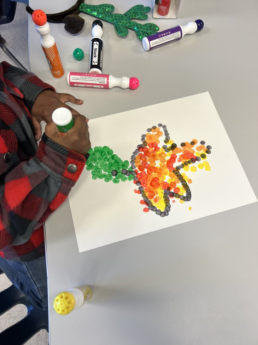 MrsOrtizArt's tweet photo. Talking about #pointalism art movement in our art centers today #lves @LVESCHOOL https://t.co/xfryi5EB8g
