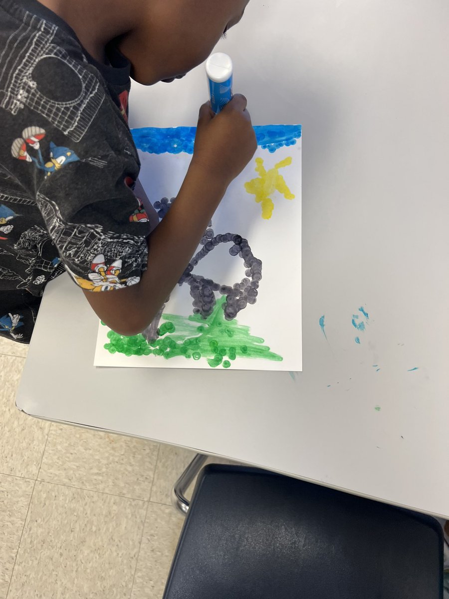 MrsOrtizArt's tweet photo. Talking about #pointalism art movement in our art centers today #lves @LVESCHOOL https://t.co/xfryi5EB8g