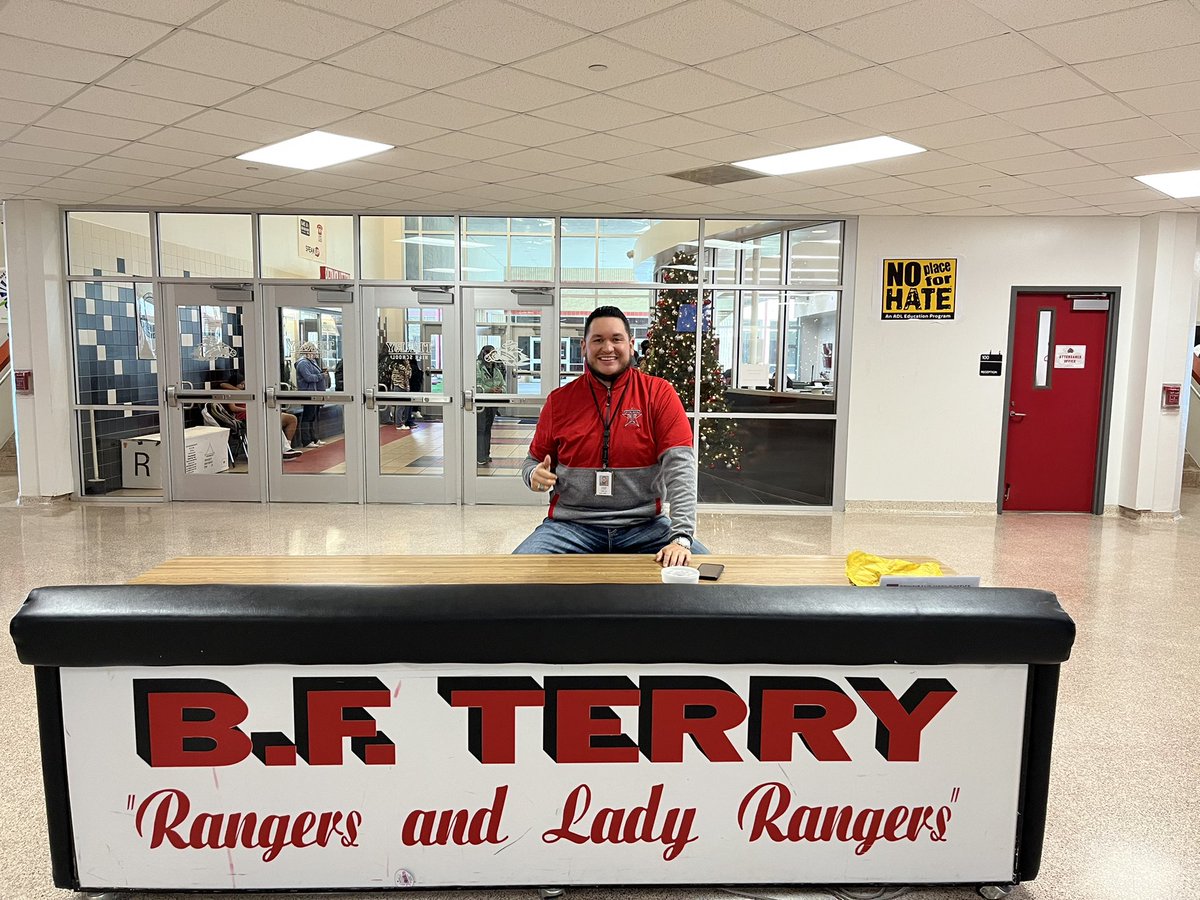 PrincipalTorres's tweet photo. How do you do hallway duty? #RangerPride #MrTHS #MrTorres #MrTorresTHS #uncompromised https://t.co/VzidA3gtkj