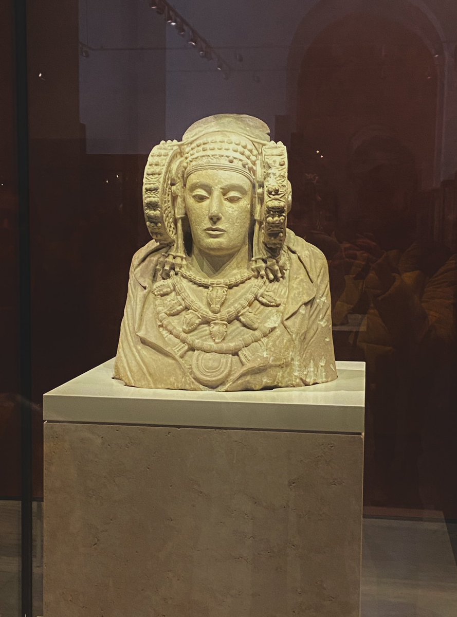 lorenzo_ch2's tweet photo. La Dama de Elche, una de las obras vistas hoy en el Museo Arqueológico de Madrid gracias a la salida realizada, en la asignatura de Fundamentos de Geografía e Historia.
#PrimariaEUMZA #DCSUVA #RecursosCCSS https://t.co/KiWJ8XZ9sM