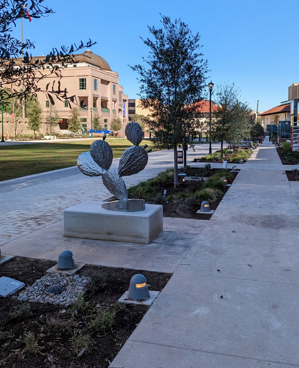marshallgeyer's tweet photo. the northern half of the new capitol mall is now open! go check it out (unless you're a car) https://t.co/9IlAEpkQ6f