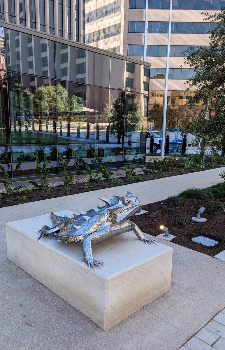 marshallgeyer's tweet photo. the northern half of the new capitol mall is now open! go check it out (unless you're a car) https://t.co/9IlAEpkQ6f